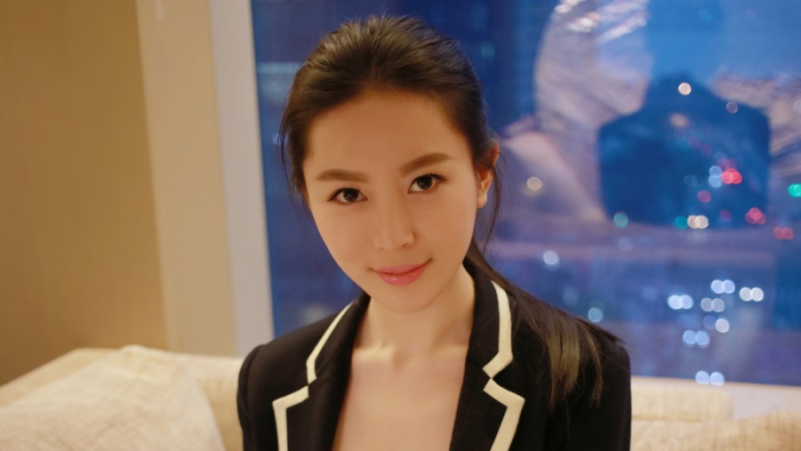 刘诗诗身穿阿玛尼顶级高定现身百花奖，从容坦荡尽显格局